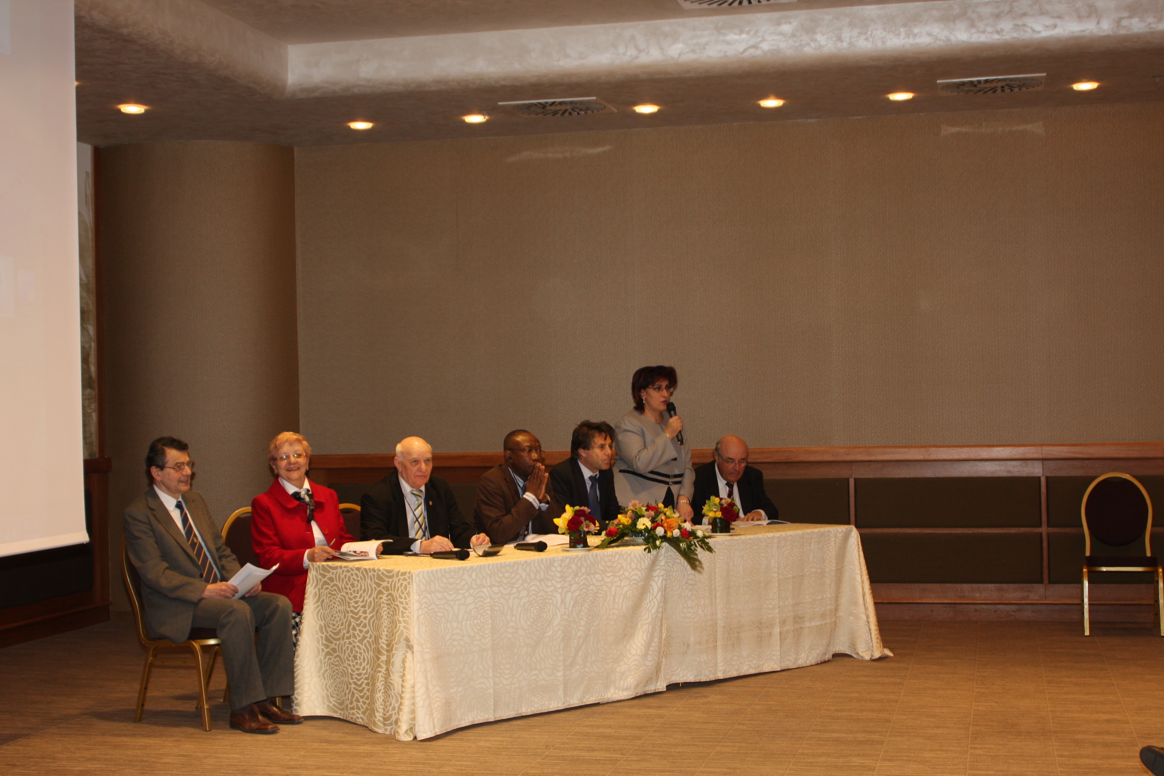 Editia a XVIII-a a Zilelor Facultatii de Medicina Dentara Iasi 2014. Al VI-lea Congres International al Asociatiei Dentare Romana pentru Educatie — imagine 220