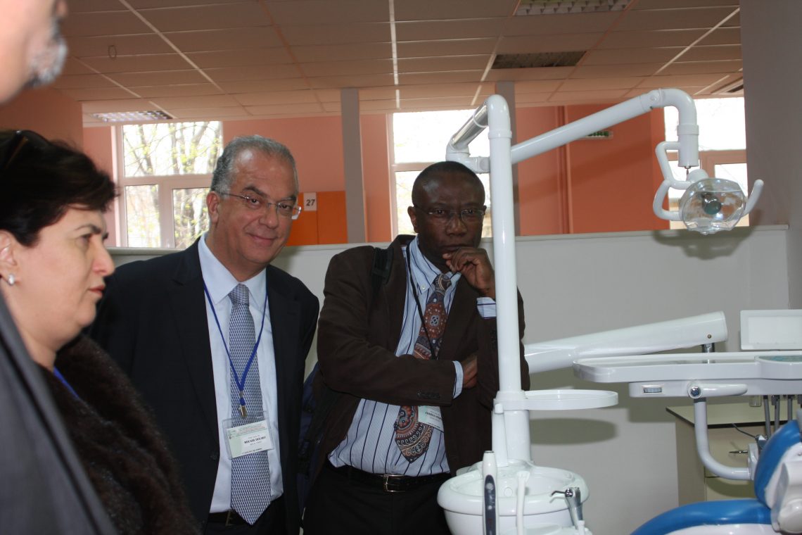 Editia a XVIII-a a Zilelor Facultatii de Medicina Dentara Iasi 2014. Al VI-lea Congres International al Asociatiei Dentare Romana pentru Educatie — imagine 247