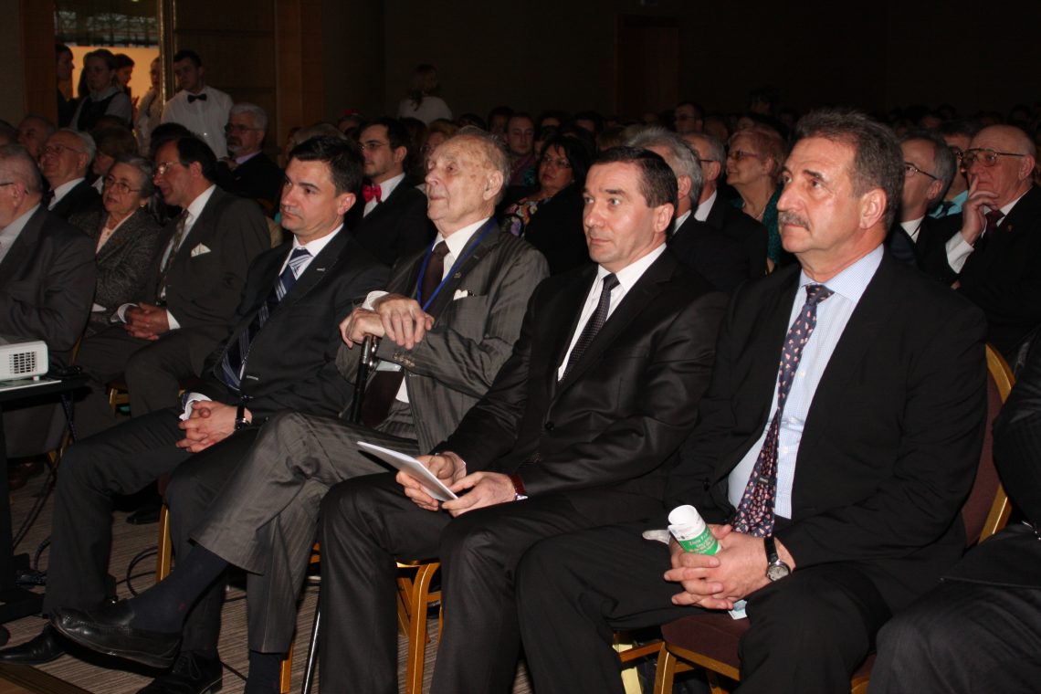 Editia a XVIII-a a Zilelor Facultatii de Medicina Dentara Iasi 2014. Al VI-lea Congres International al Asociatiei Dentare Romana pentru Educatie — imagine 277